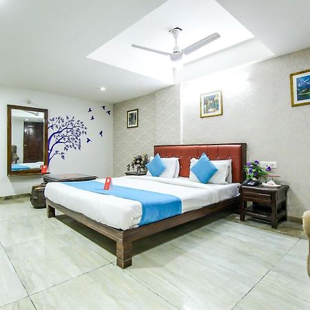 Hotel Seven Ahmedabad Bagian luar foto