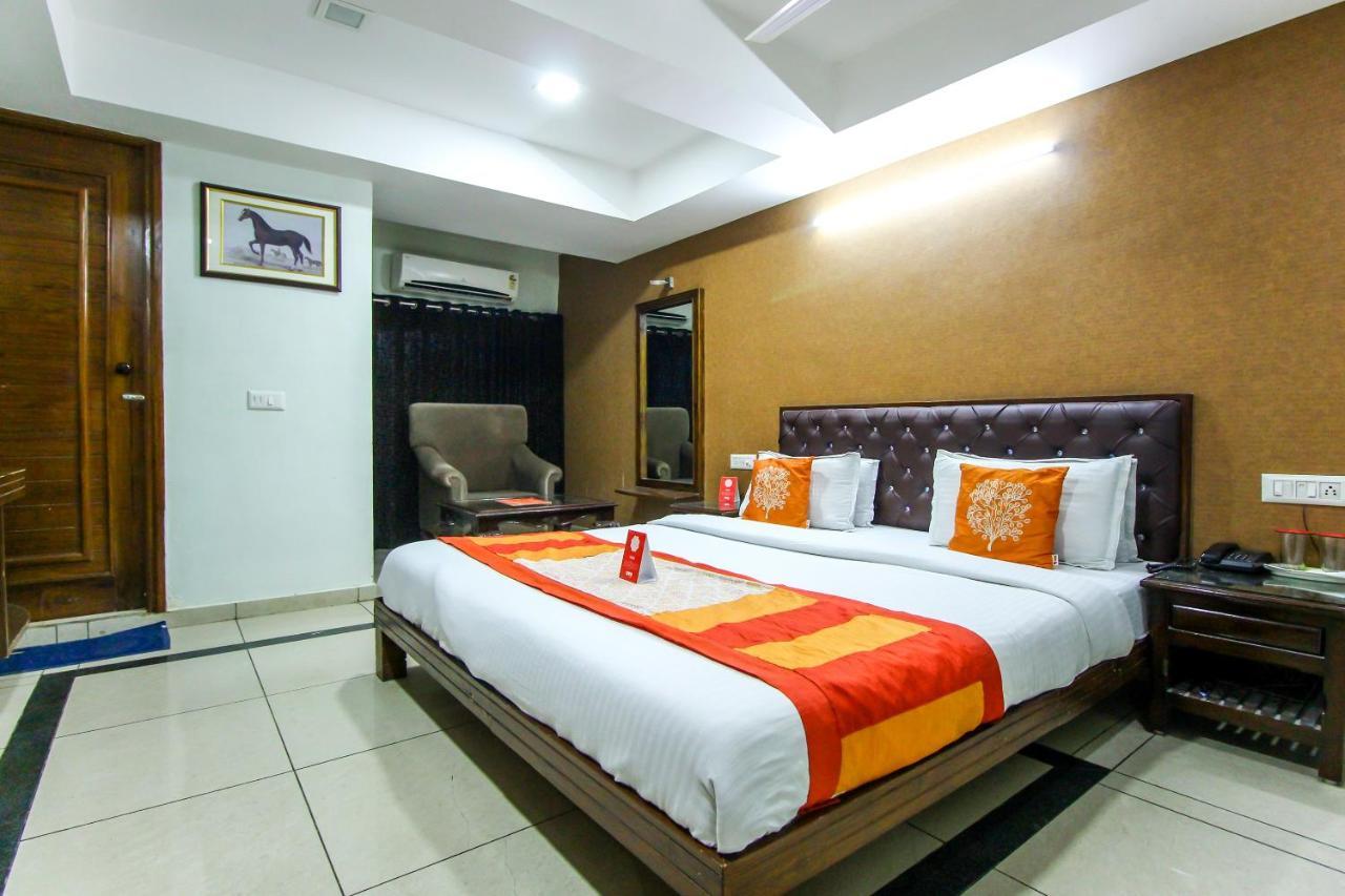 Hotel Seven Ahmedabad Bagian luar foto