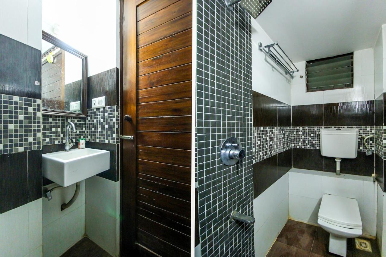 Hotel Seven Ahmedabad Bagian luar foto