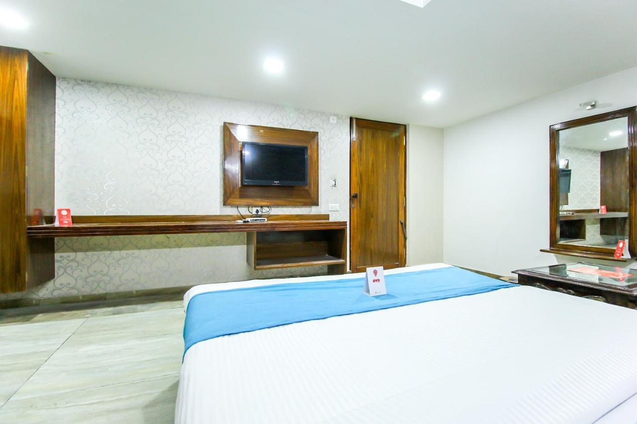 Hotel Seven Ahmedabad Bagian luar foto