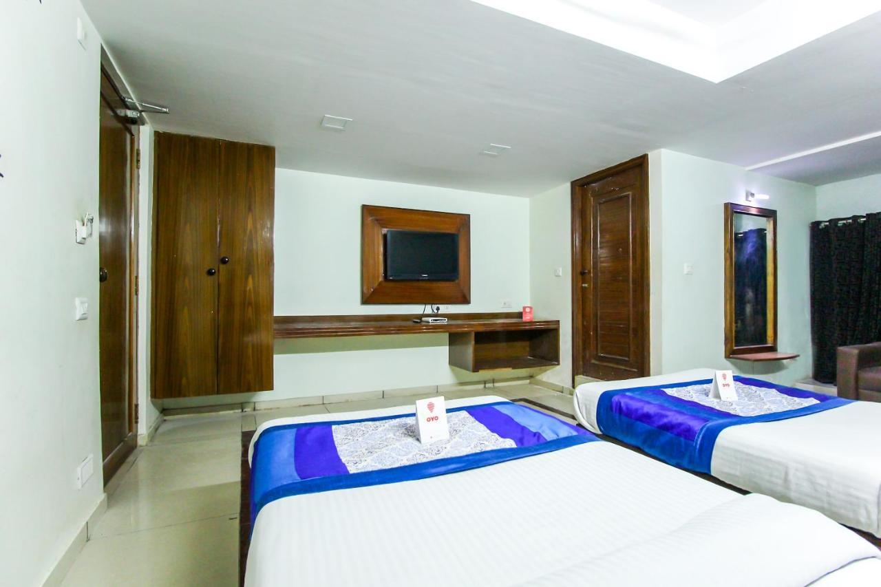 Hotel Seven Ahmedabad Bagian luar foto