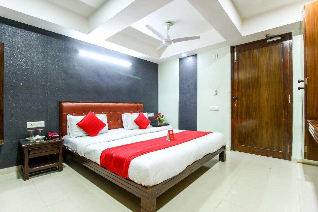 Hotel Seven Ahmedabad Bagian luar foto