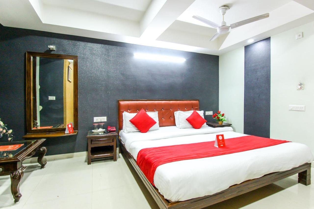 Hotel Seven Ahmedabad Bagian luar foto