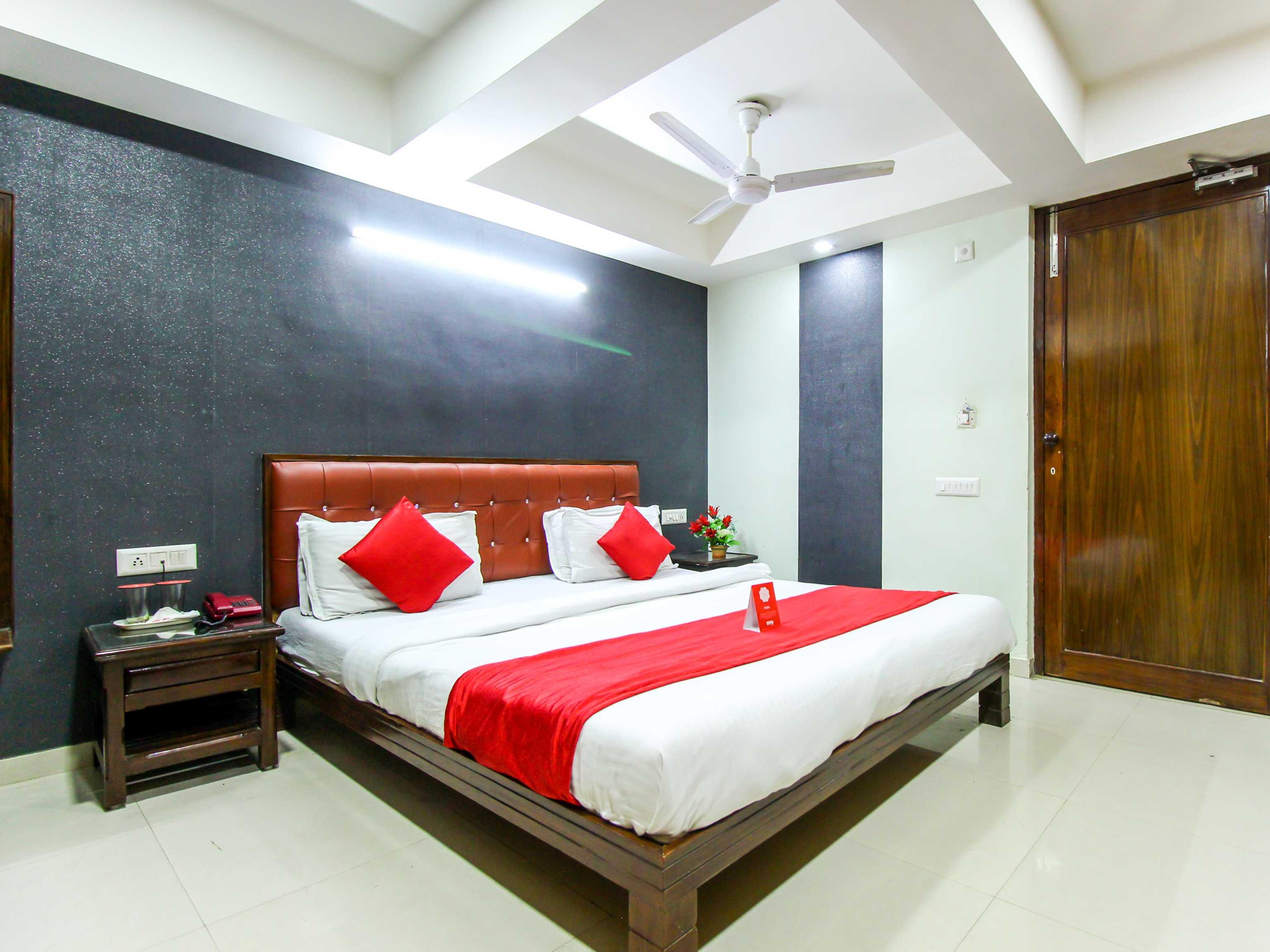 Hotel Seven Ahmedabad Bagian luar foto