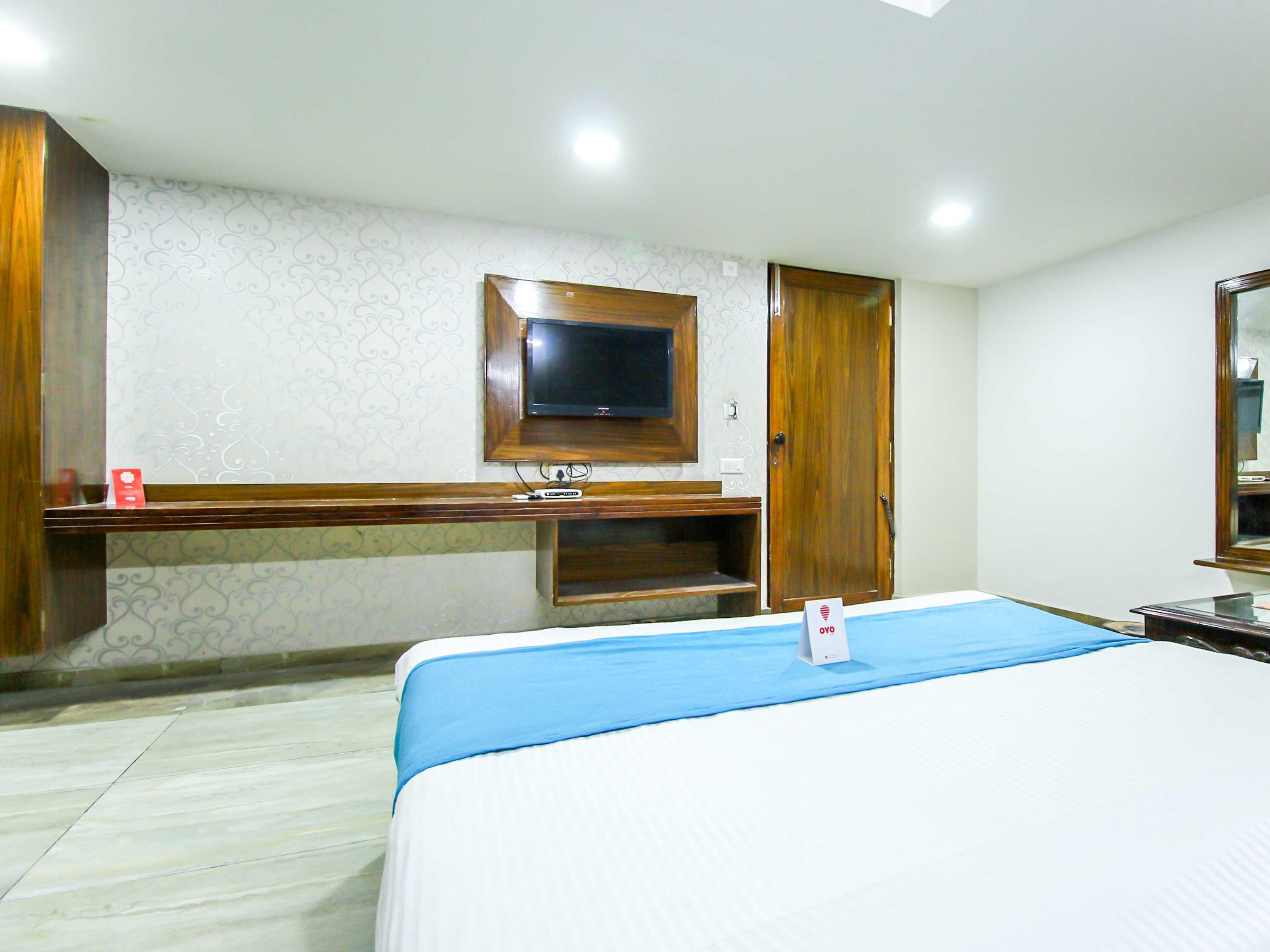 Hotel Seven Ahmedabad Bagian luar foto