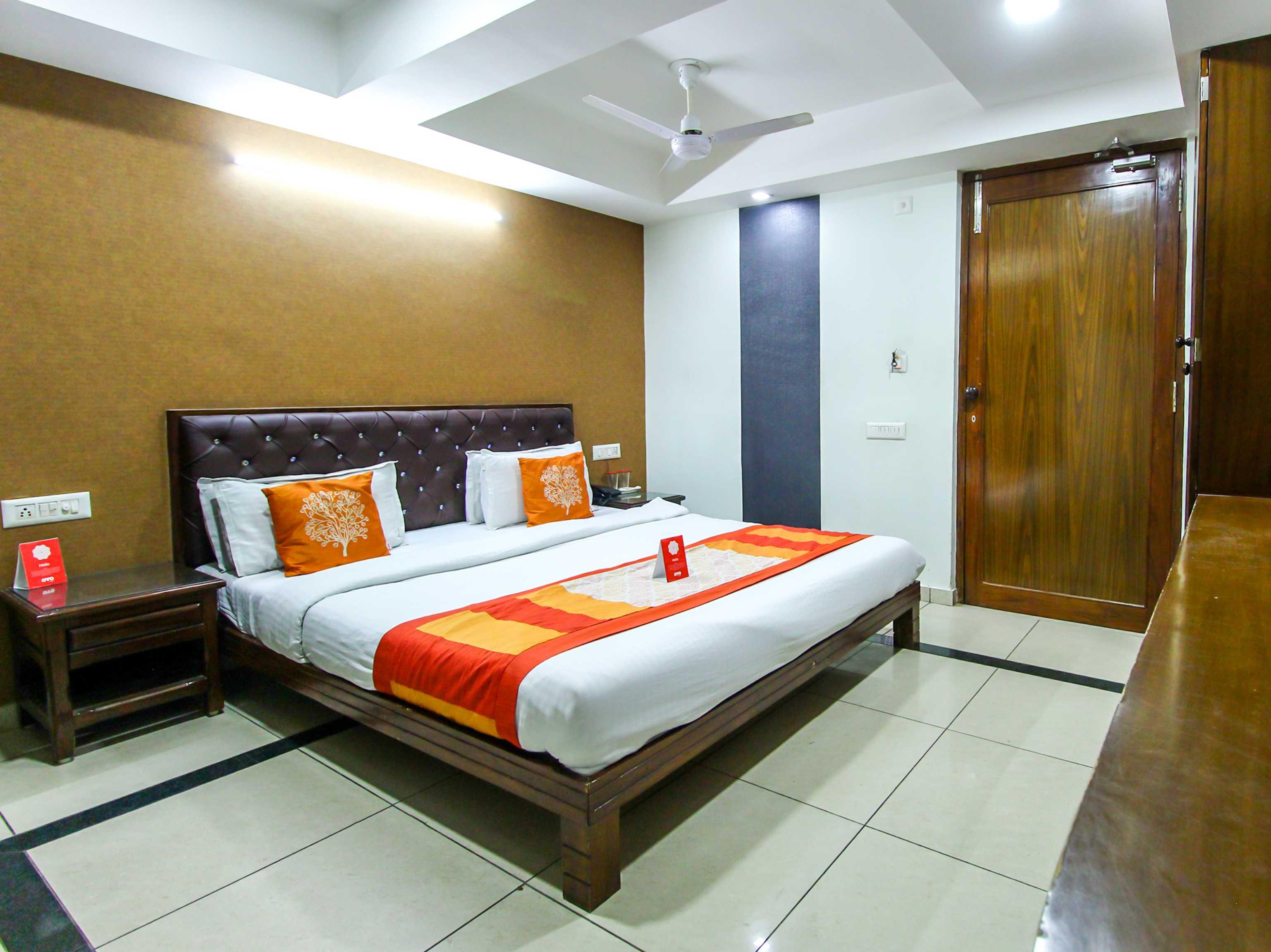 Hotel Seven Ahmedabad Bagian luar foto