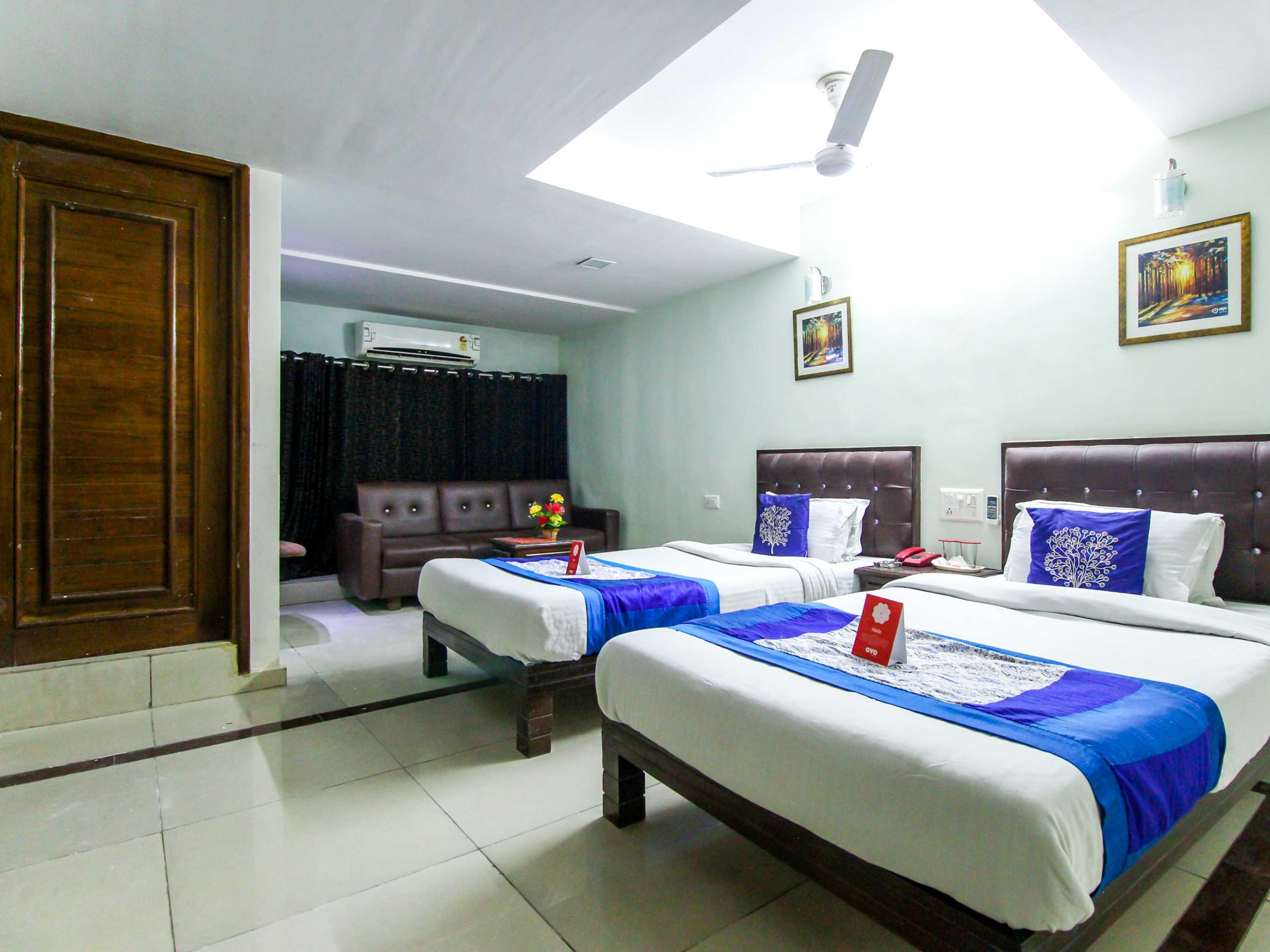 Hotel Seven Ahmedabad Bagian luar foto