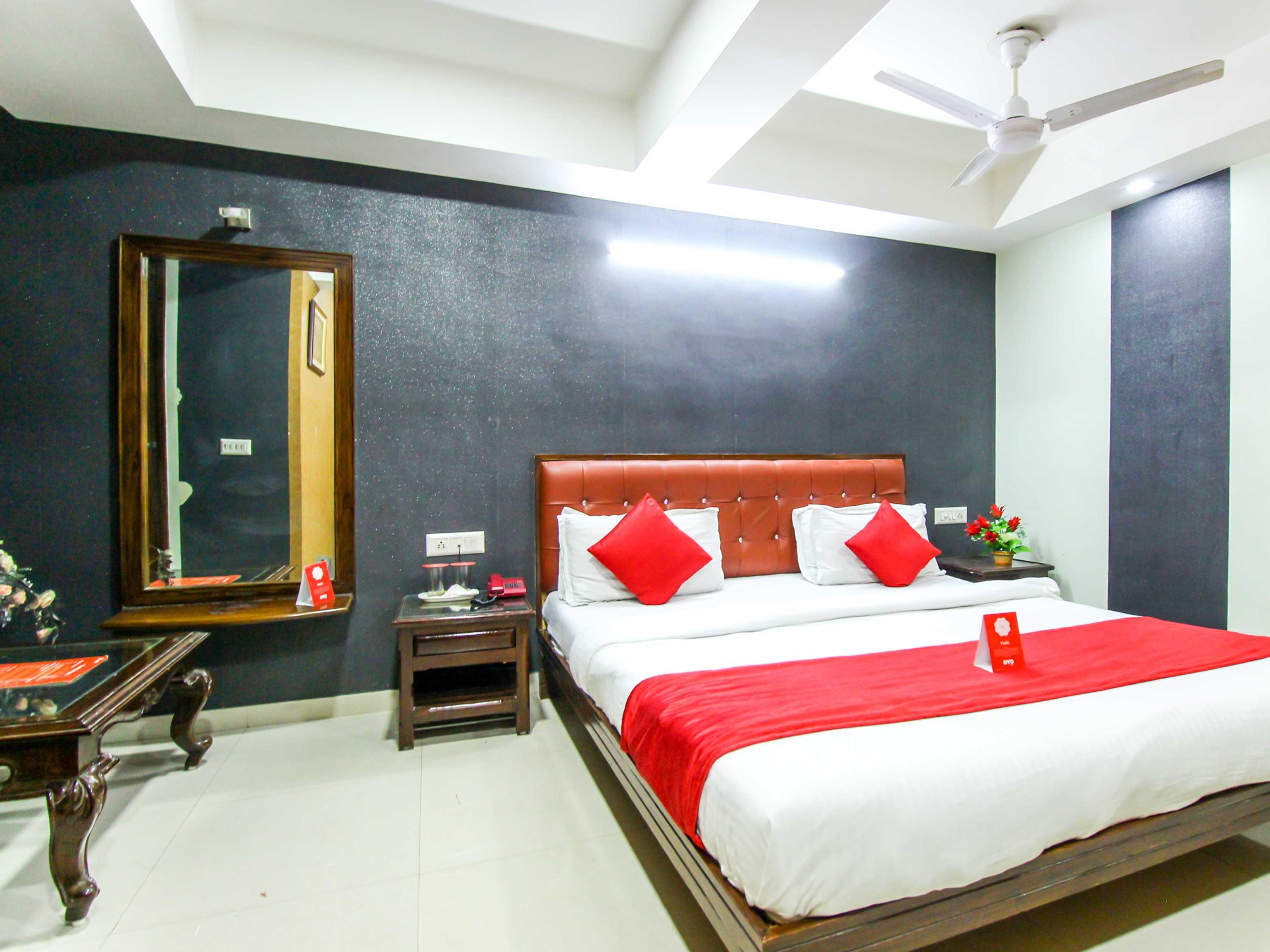 Hotel Seven Ahmedabad Bagian luar foto