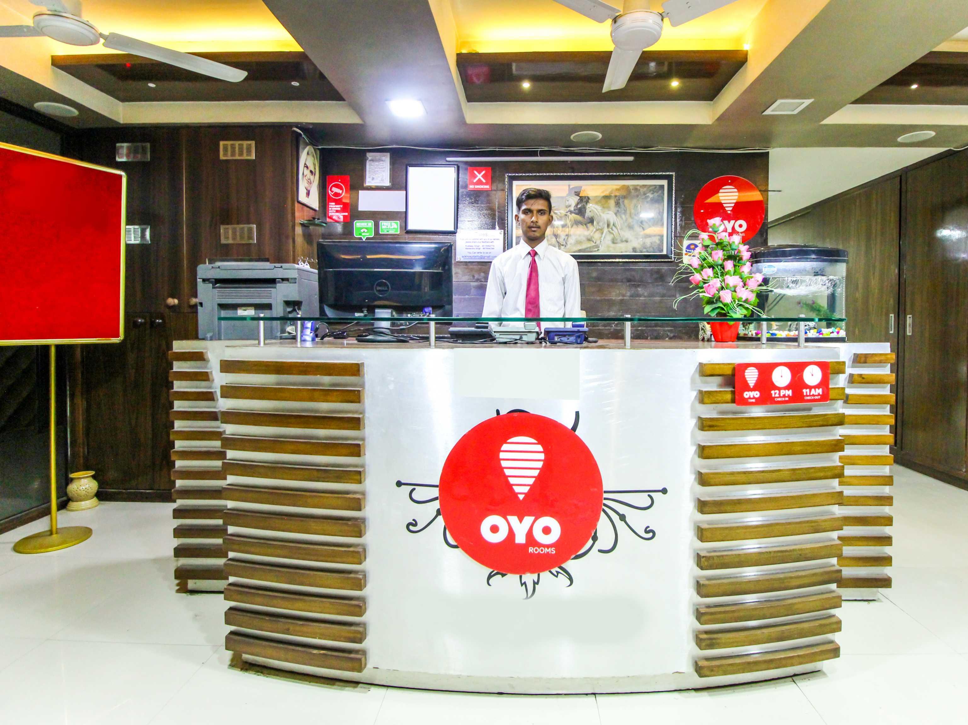 Hotel Seven Ahmedabad Bagian luar foto