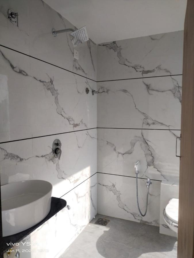Hotel Seven Ahmedabad Bagian luar foto