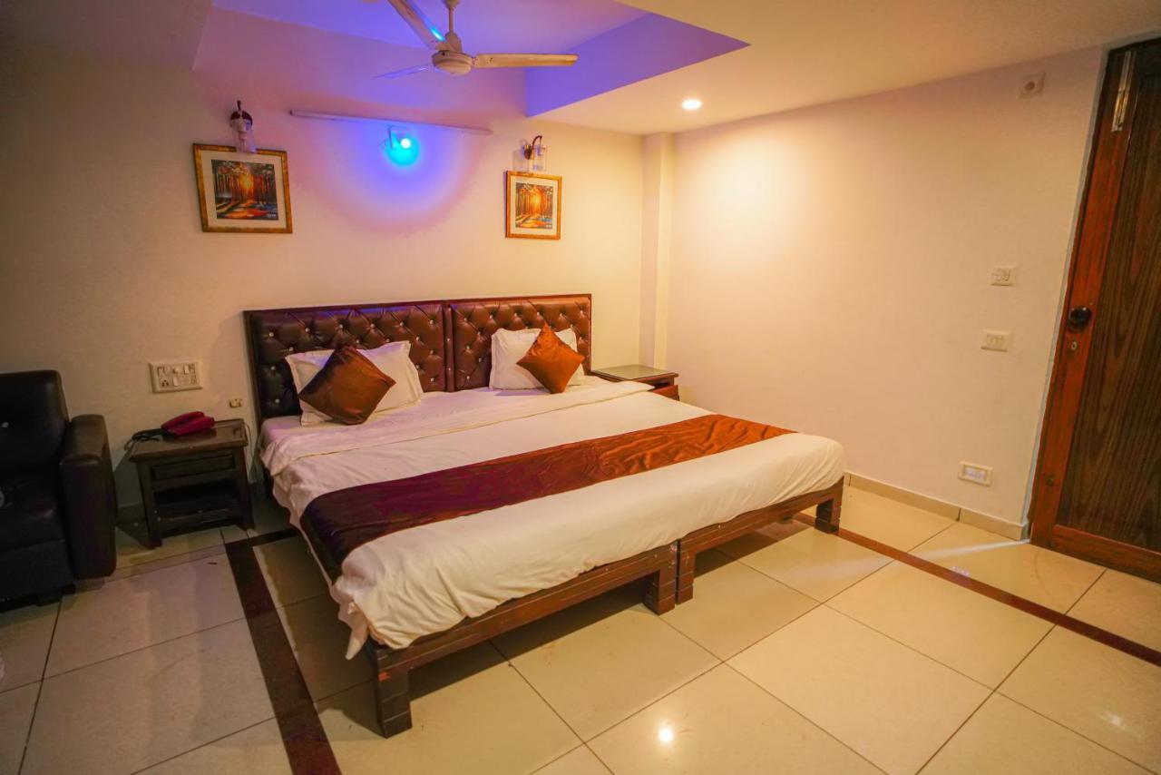 Hotel Seven Ahmedabad Bagian luar foto