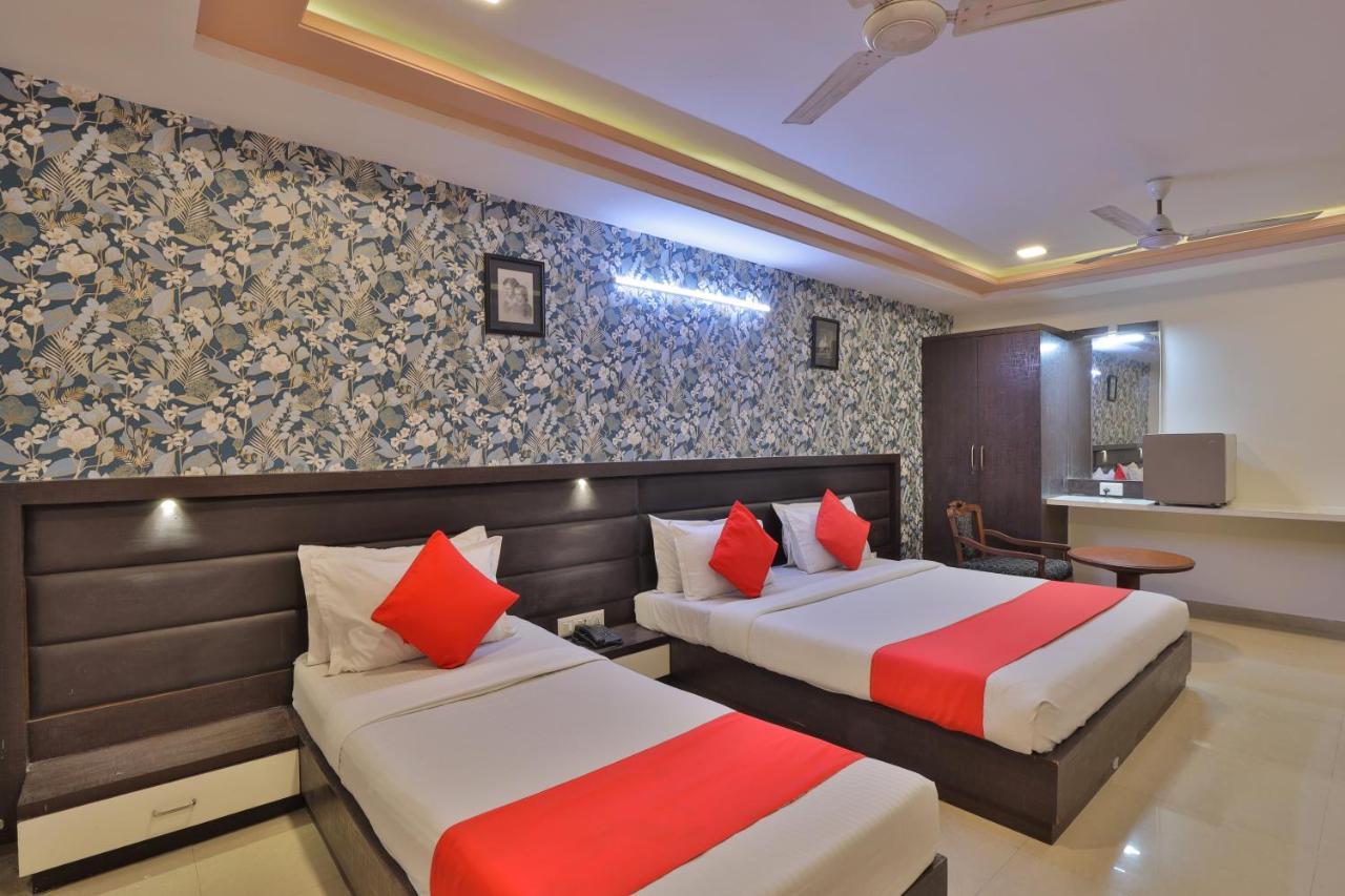 Hotel Seven Ahmedabad Bagian luar foto