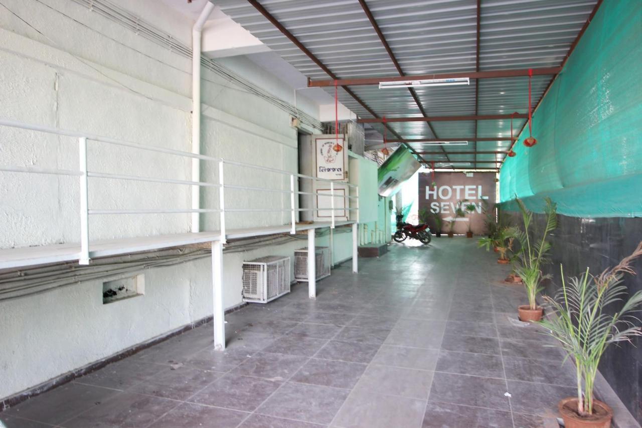 Hotel Seven Ahmedabad Bagian luar foto