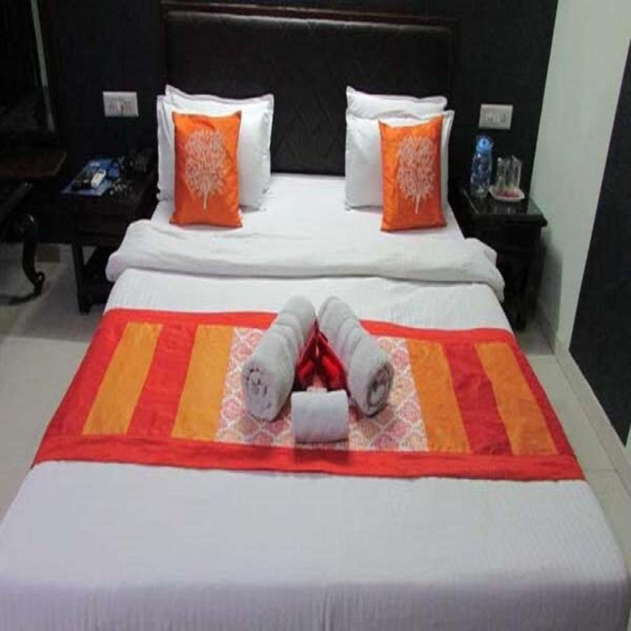 Hotel Seven Ahmedabad Bagian luar foto